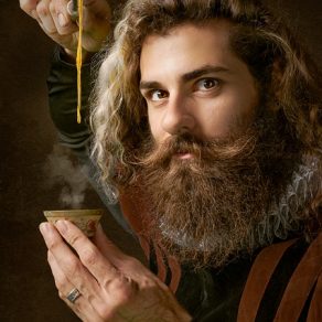 Alchemist dropt geschmolzenes Gold